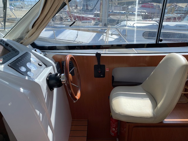 slider 9 Beneteau Antares 8